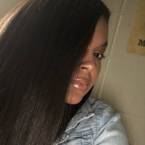 Meet your Posher, Corina